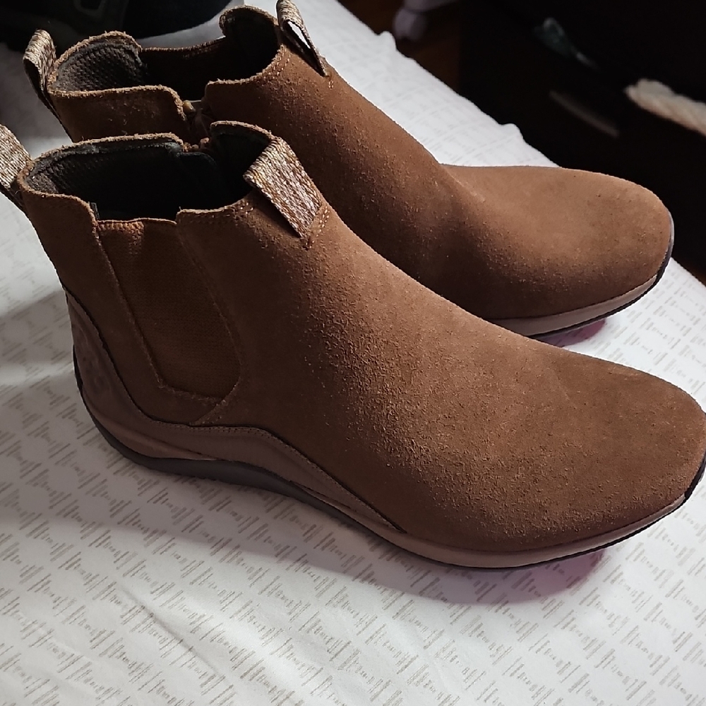 Men's Brown Suede Chelsea Boots